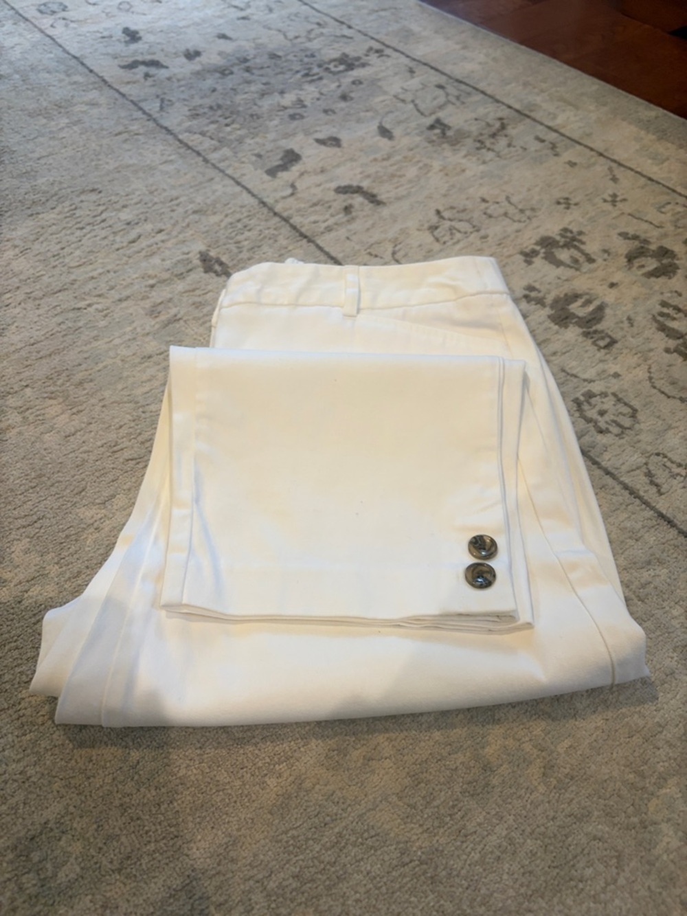 Laura Scott White Capris with Button Details
